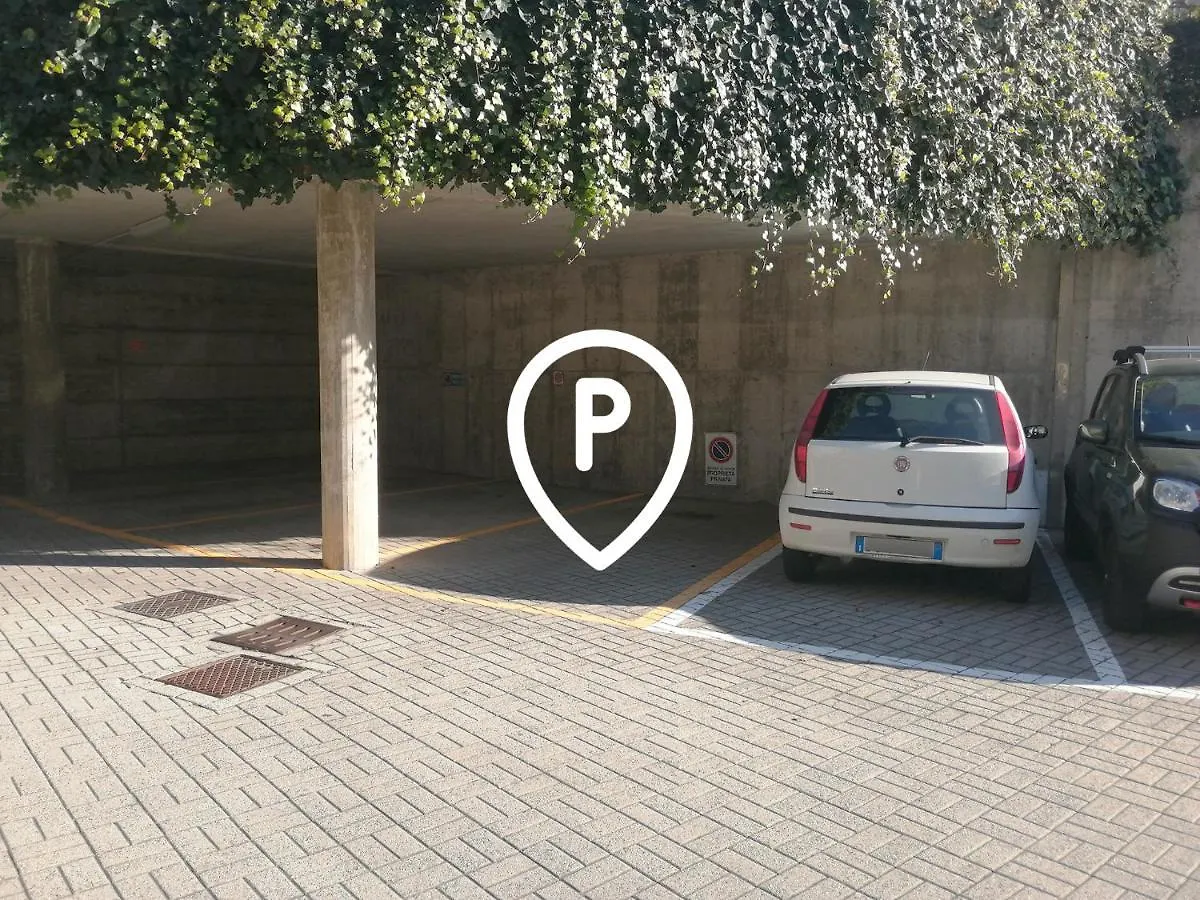 Olimpo Apartament Como 0*,  Italy